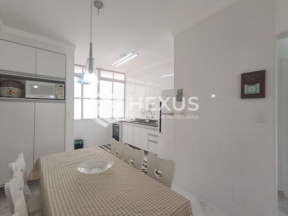 Foto 5 de Apartamento reformado com vista mar a 250m da praia na região da Brunella na Enseada, Guarujá