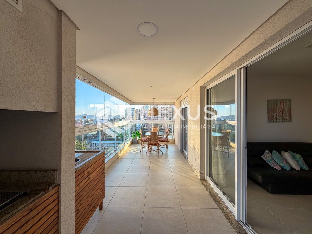 Foto 2 de Apartamento reformado com varanda gourmet vista mar a 400m da praia na região do Jardim Centenário na Enseada, Guarujá