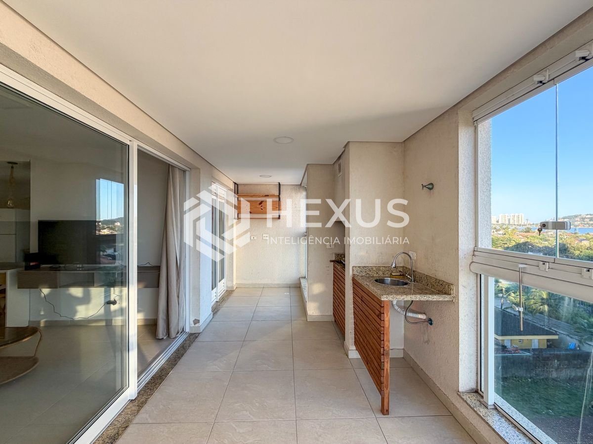 Foto 3 de Apartamento reformado com varanda gourmet vista mar a 400m da praia na região do Jardim Centenário na Enseada, Guarujá