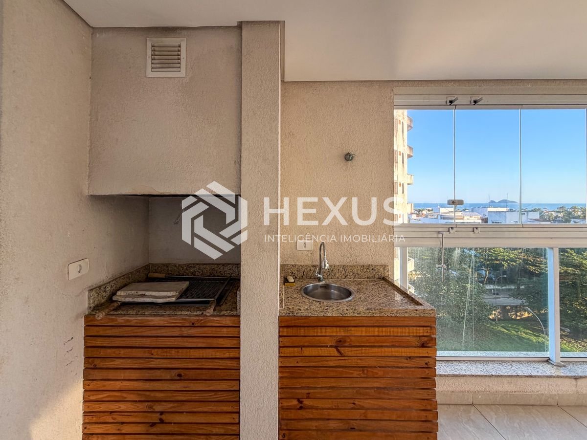 Foto 5 de Apartamento reformado com varanda gourmet vista mar a 400m da praia na região do Jardim Centenário na Enseada, Guarujá