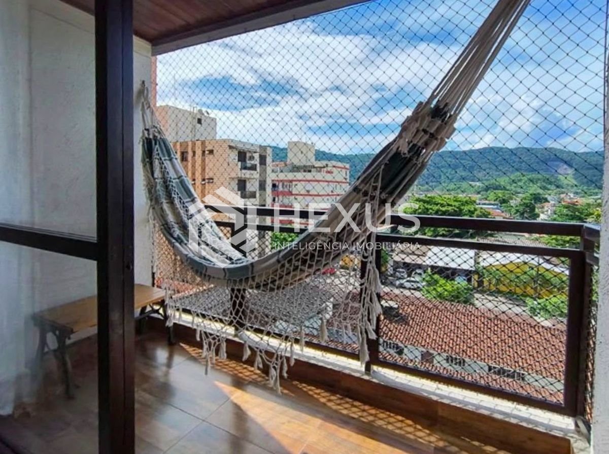 Foto 3 de Apartamento reformado com varanda e lazer a 500m da praia na Enseada, Guarujá