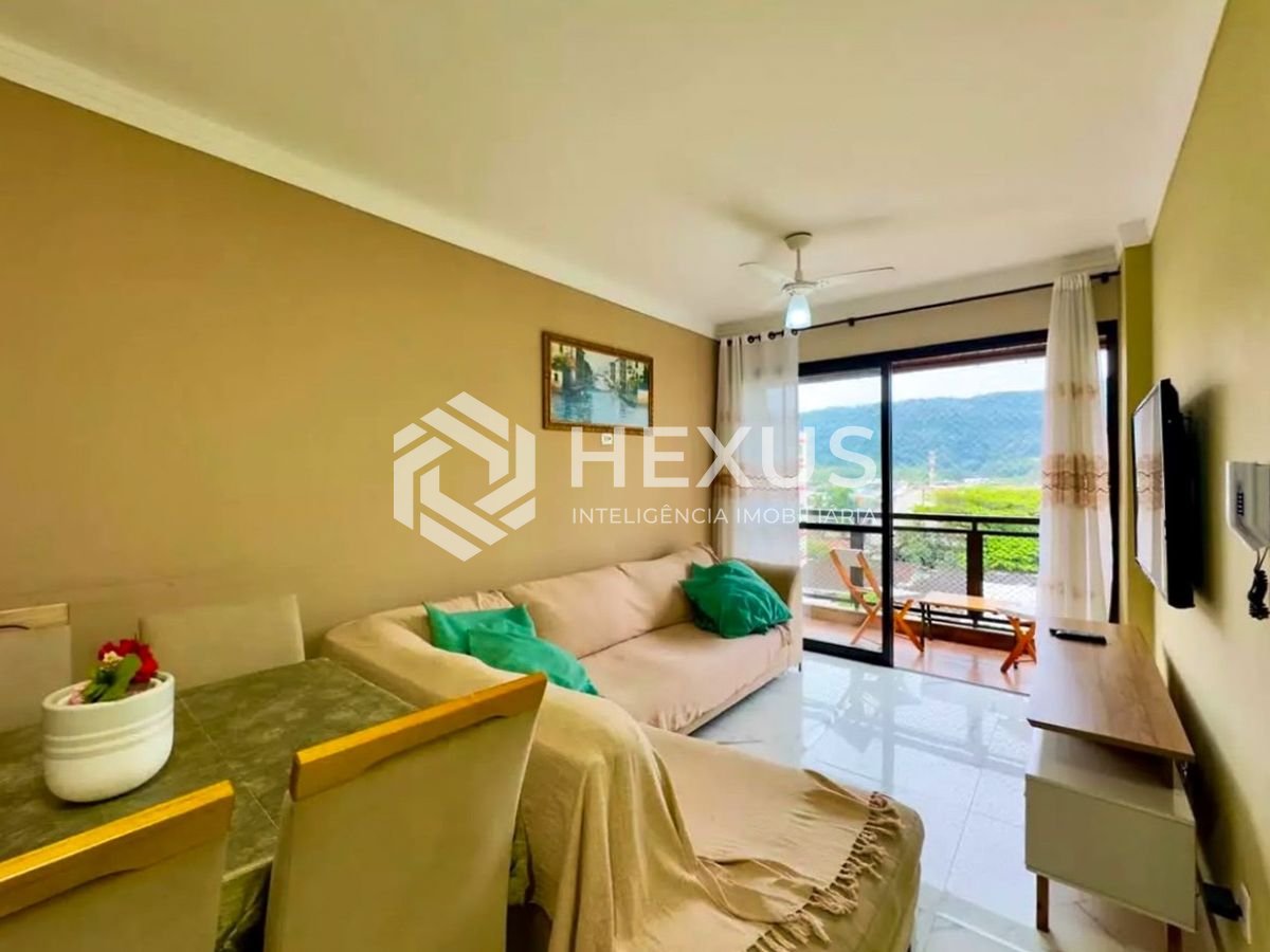 Foto 4 de Apartamento reformado com varanda e lazer a 500m da praia na Enseada, Guarujá