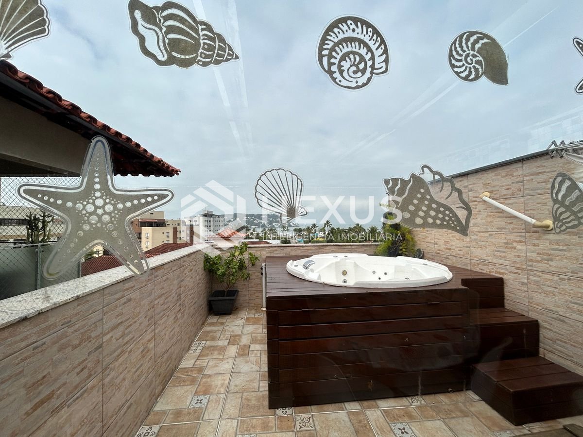 Foto 5 de Cobertura reformada com varanda vista mar a 200m da praia na Enseada, Guarujá