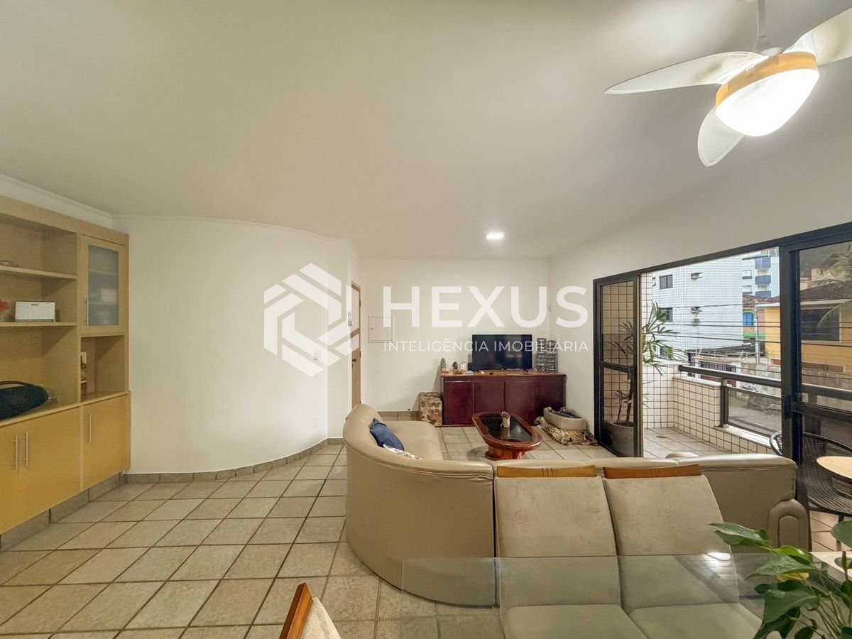 Foto 4 de Apartamento reformado com varanda na região do Jardim Três Marias na Enseada, Guarujá