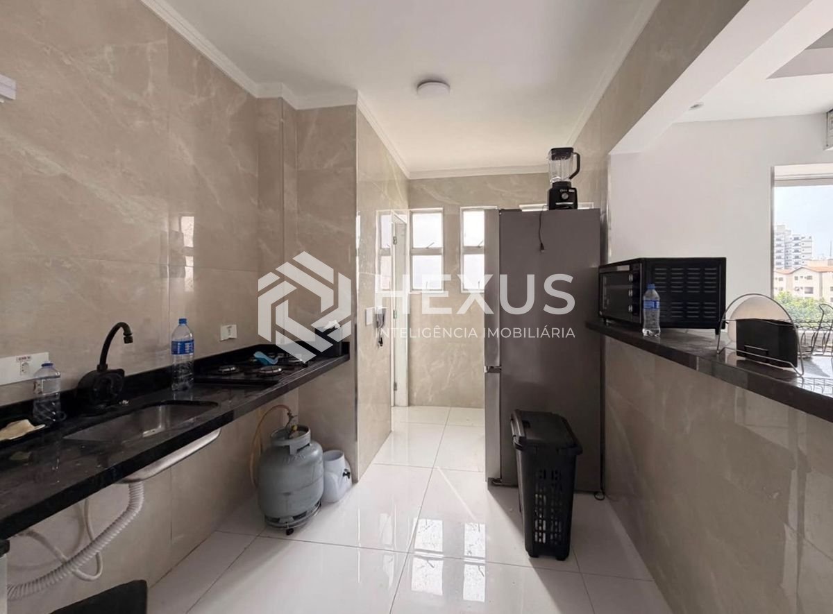 Foto 5 de Apartamento reformado com varanda a 400m da praia na Enseada, Guarujá