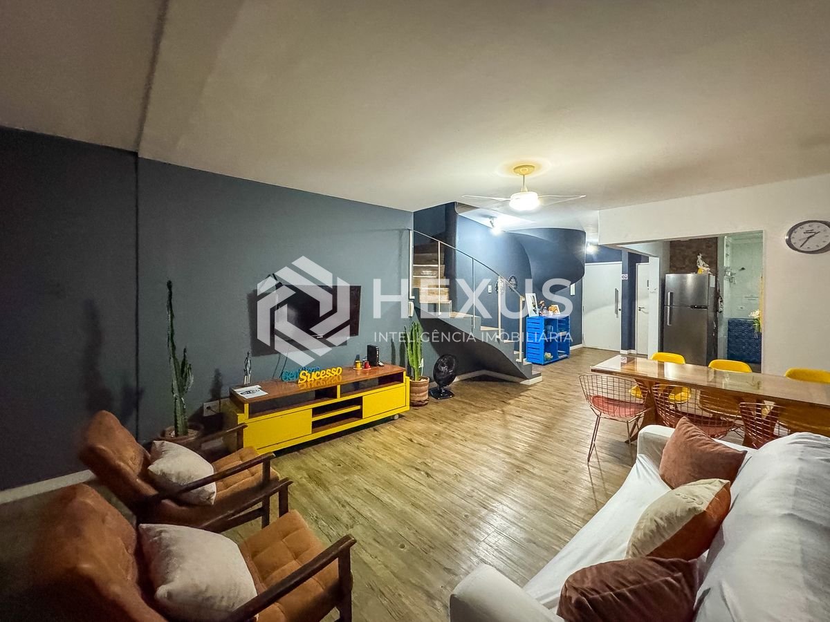 Foto 3 de Apartamento Duplex a 150m da praia no Jardim Astúrias, Guarujá