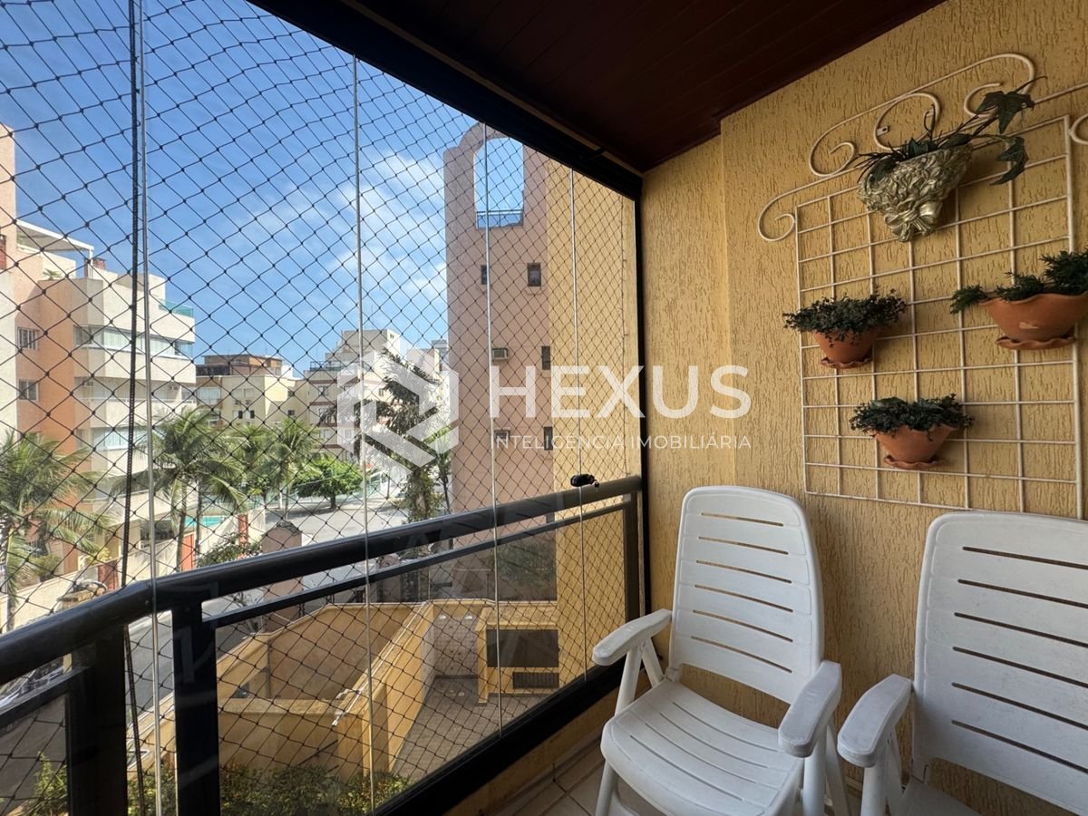 Foto 3 de Apartamento com varanda e lazer a 450m da praia na região da Brunella na Enseada, Guarujá
