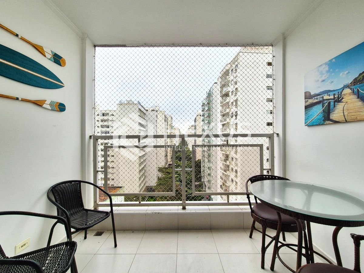 Foto 3 de Apartamento com varanda nas Pitangueiras, Guarujá