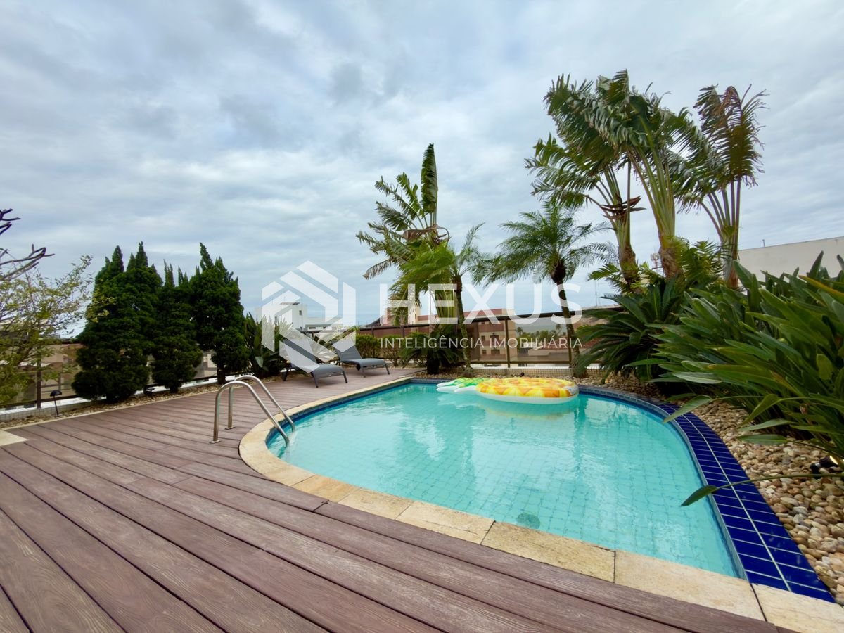 Foto 4 de Cobertura reformado com varanda vista mar a 200m da praia na região do Casa Grande na Enseada, Guarujá