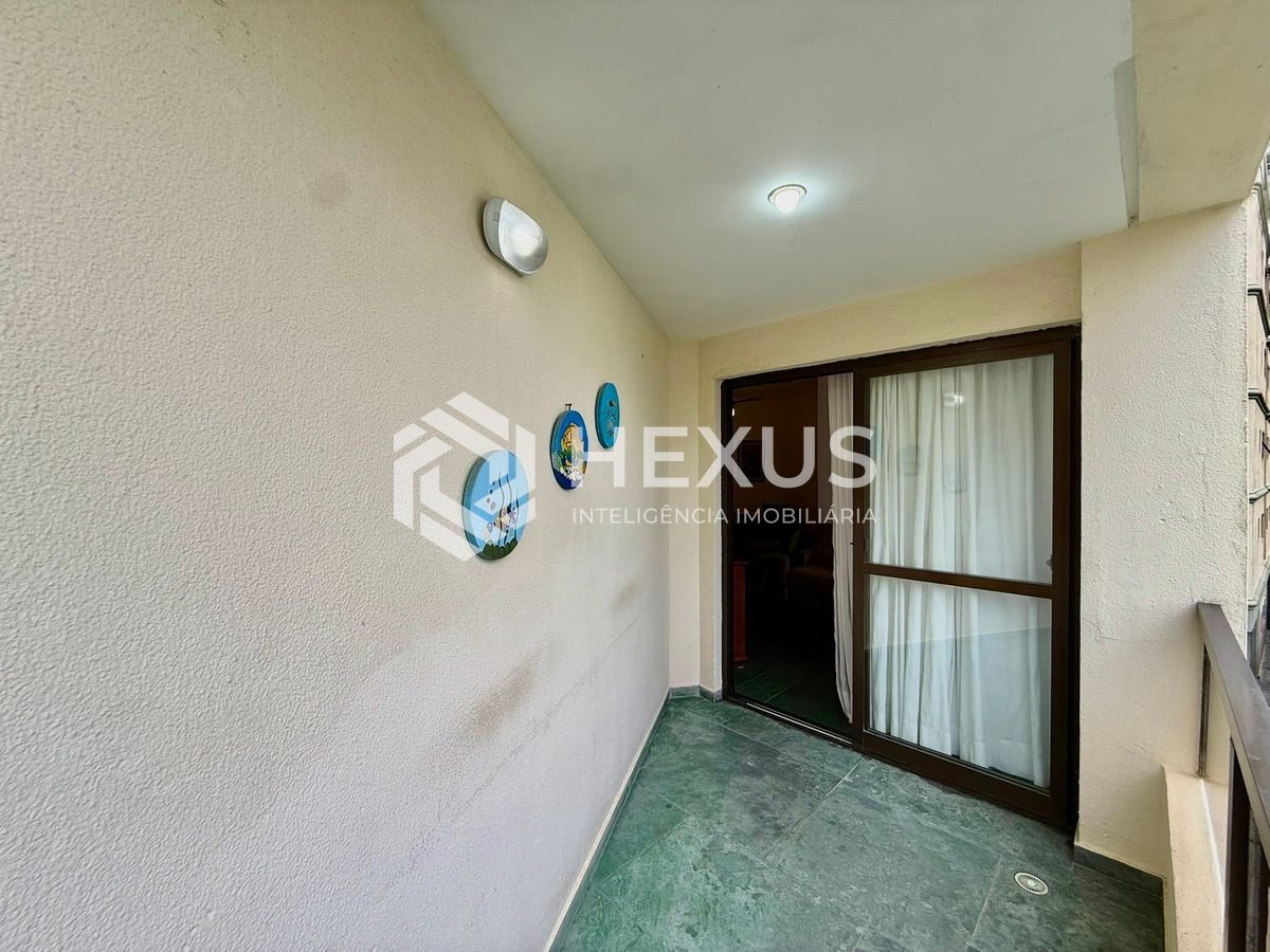 Foto 4 de Apartamento com varanda a 400m da praia na Enseada, Guarujá