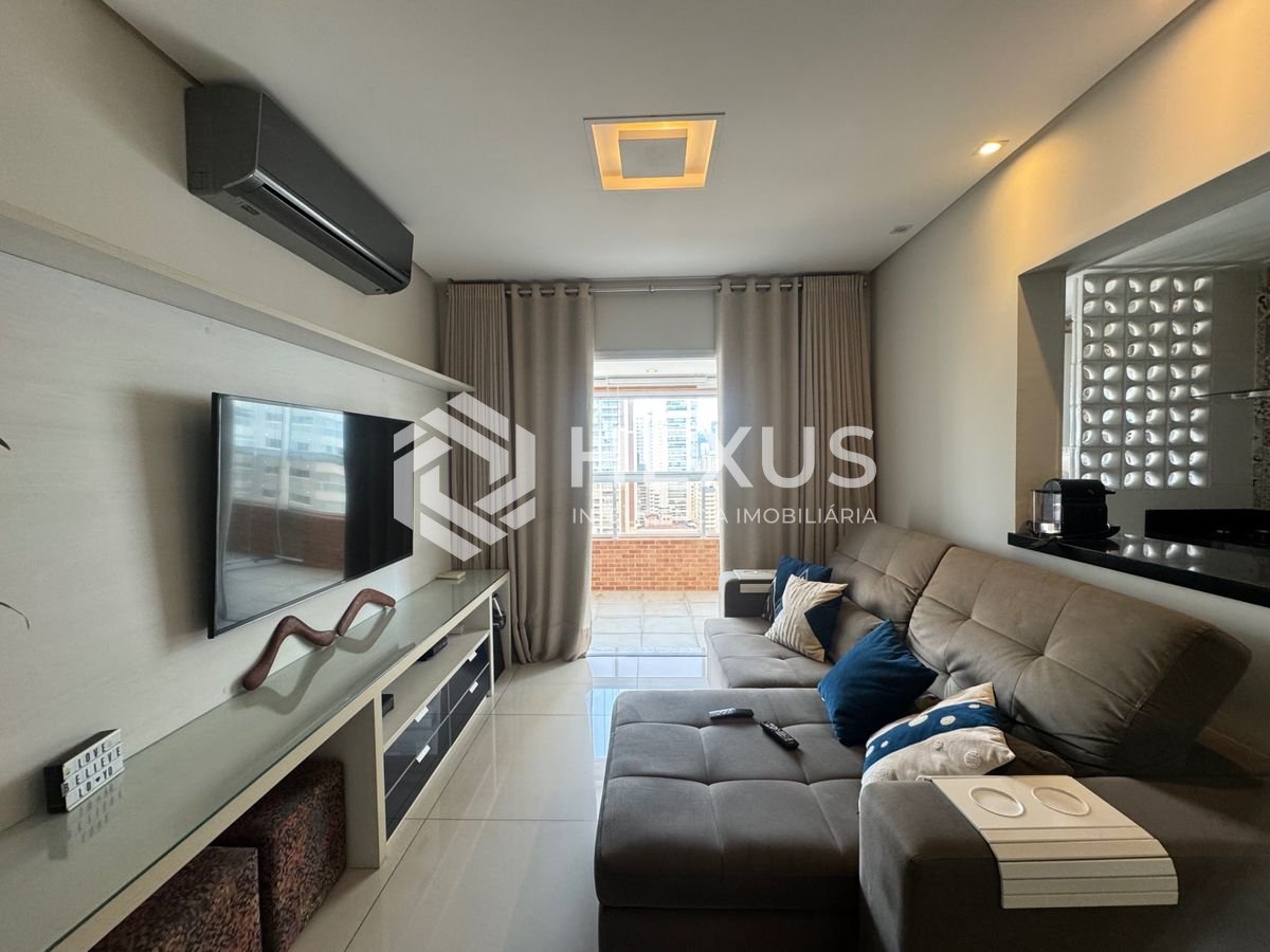 Foto 5 de Apartamento reformado com varanda e lazer a 600m da praia na região do Boqueirão, Santos