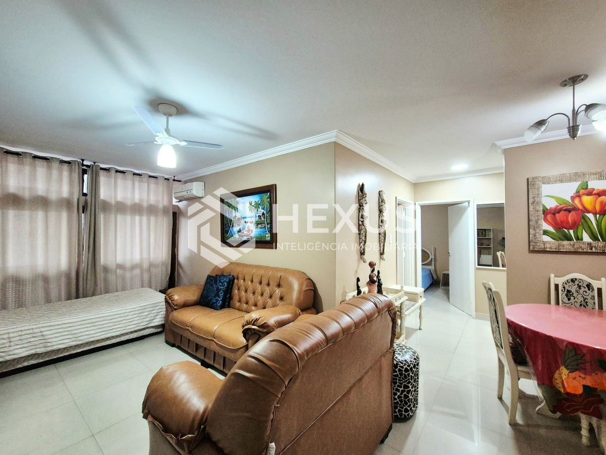 Foto 4 de Apartamento com varanda a 1 quadra da praia nas Pitangueiras, Guarujá