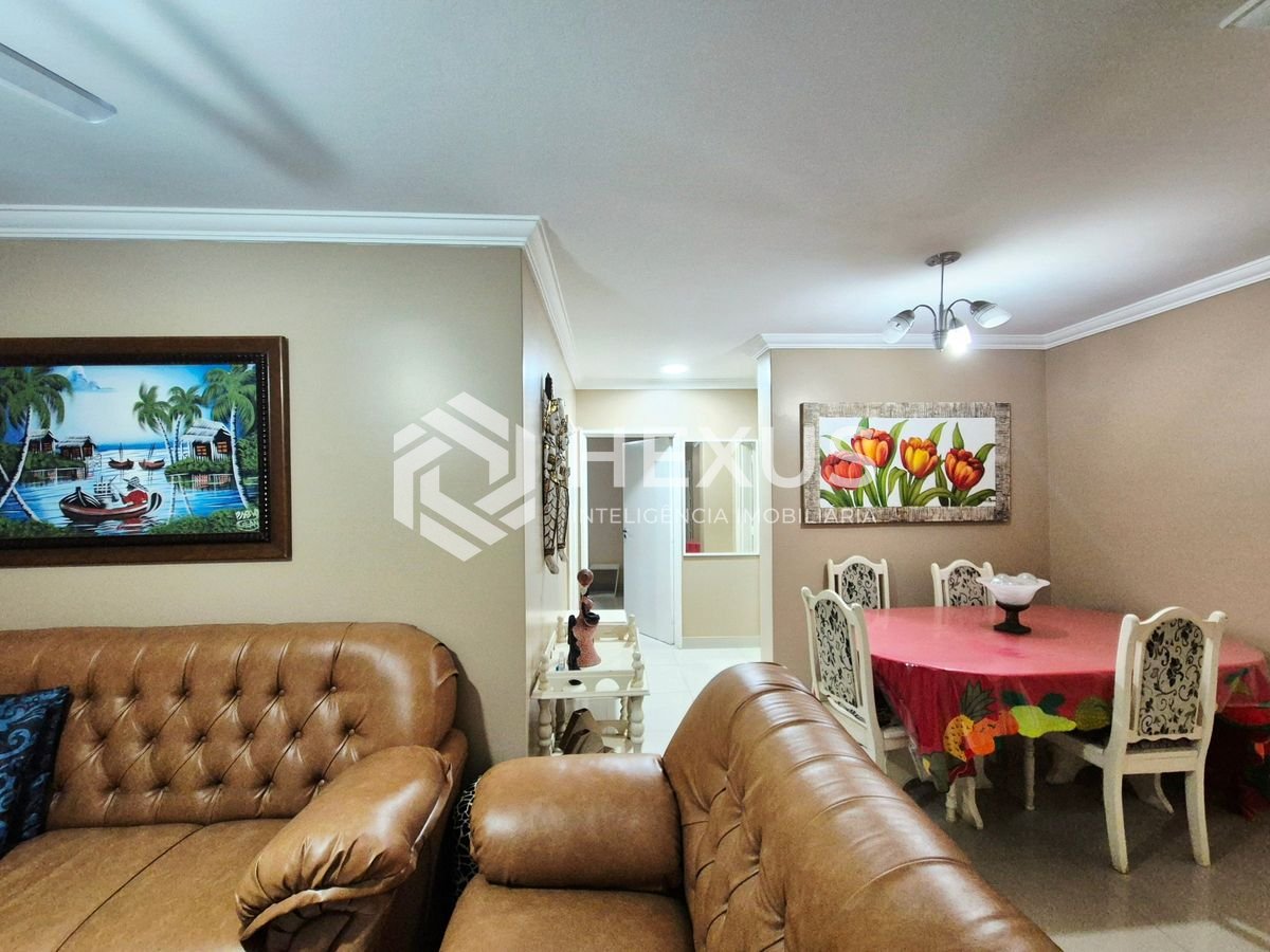 Foto 5 de Apartamento com varanda a 1 quadra da praia nas Pitangueiras, Guarujá