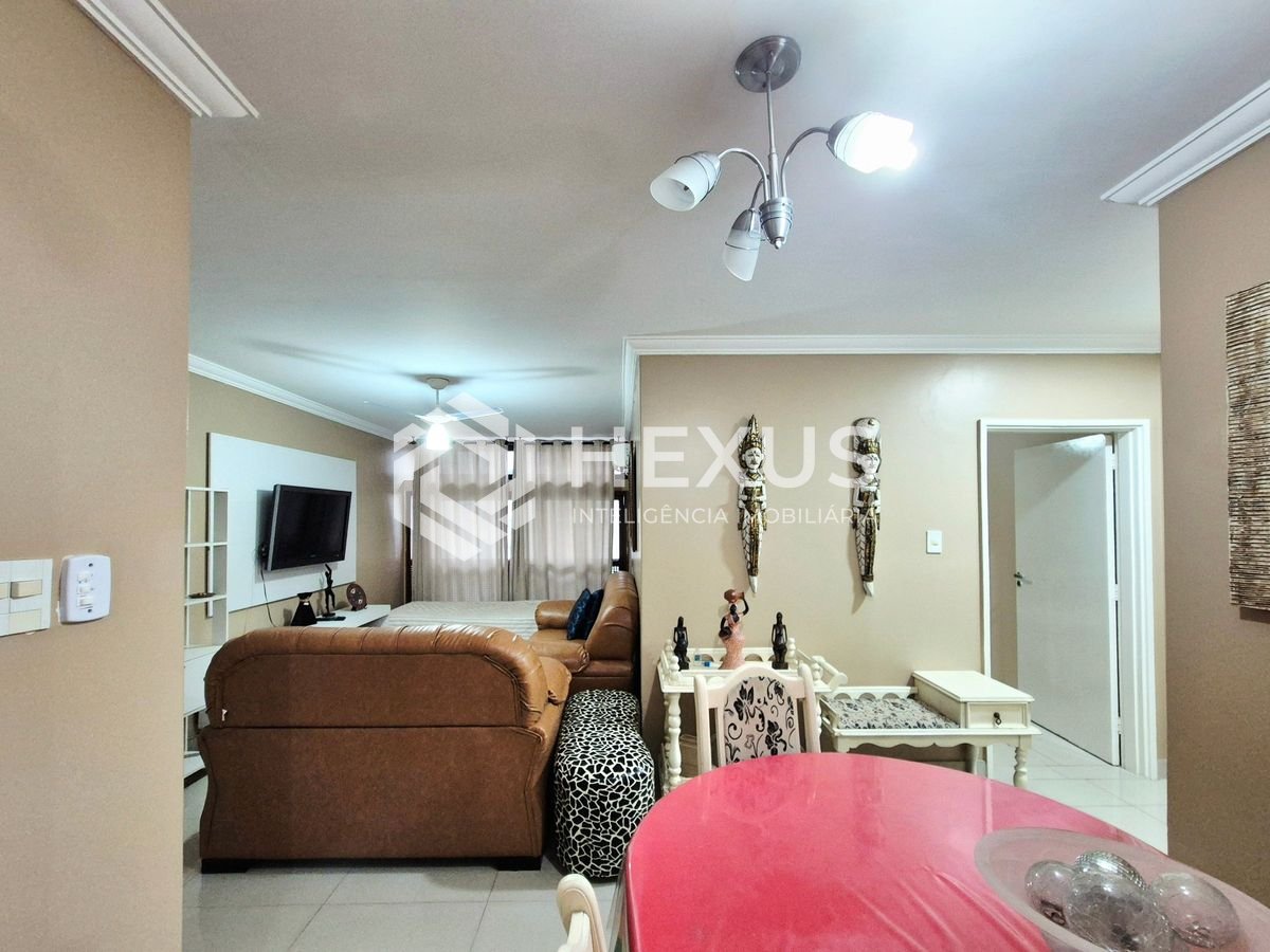 Foto 3 de Apartamento com varanda a 1 quadra da praia nas Pitangueiras, Guarujá