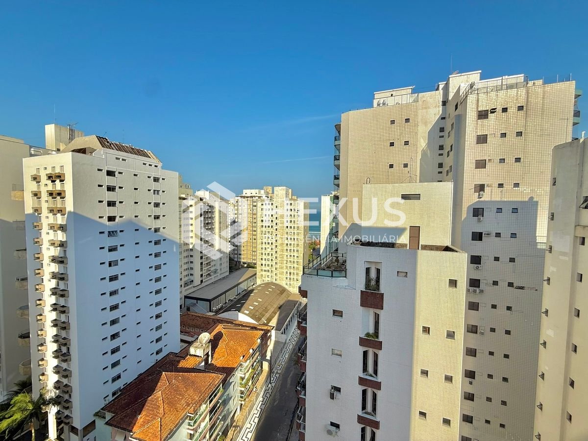 Foto 4 de Apartamento com varanda e lazer a 300m da praia nas Pitangueiras, Guarujá