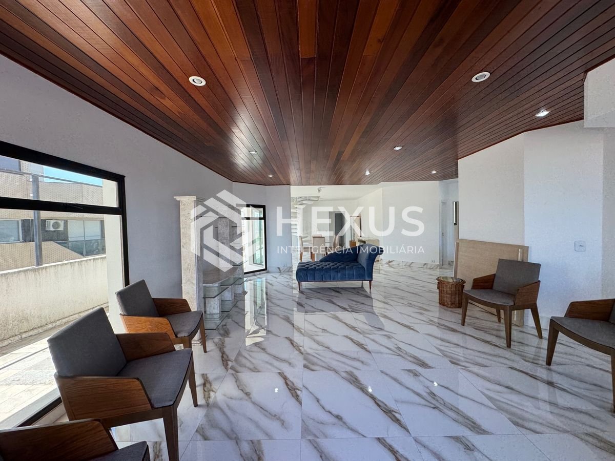 Foto 4 de Cobertura Duplex reformado com varanda vista mar e lazer a 250m da praia na região do Tortugas na Enseada, Guarujá