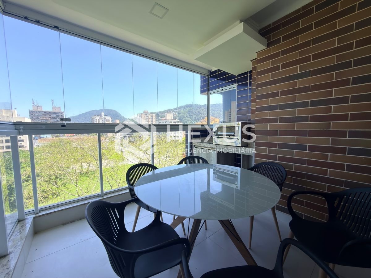 Foto 5 de Apartamento reformado com varanda gourmet a 500m da praia na Enseada, Guarujá