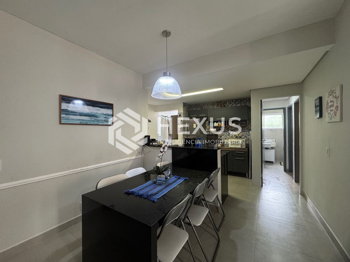 Foto 3 de Apartamento reformado a 800m da praia na Enseada, Guarujá