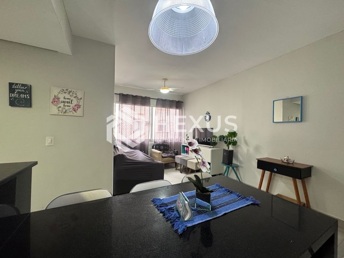 Foto 4 de Apartamento reformado a 800m da praia na Enseada, Guarujá