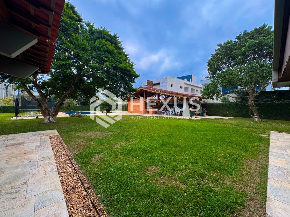 Foto 3 de Casa de alto padrão com piscina e área gourmet no Jardim Acapulco, Guarujá
