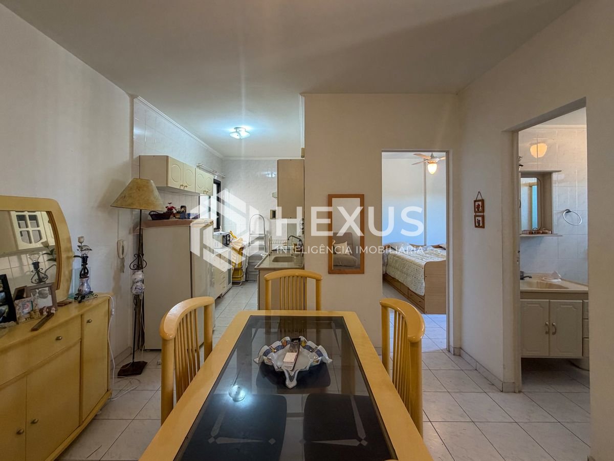 Foto 5 de Apartamento com varanda e lazer a 500m da praia na Enseada, Guarujá