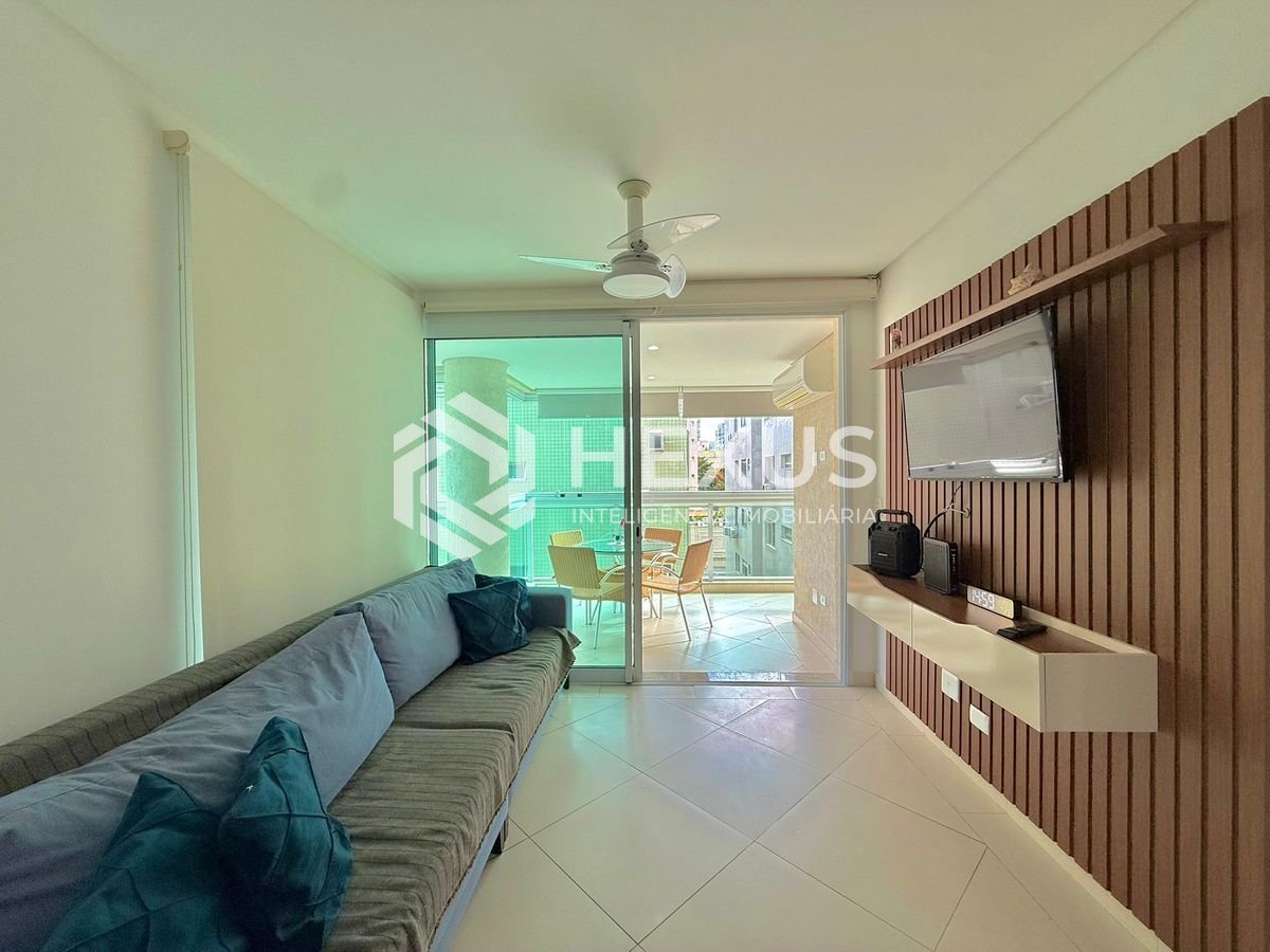 Foto 5 de Apartamento reformado com varanda e lazer a 250m da praia na região da Brunela na Enseada, Guarujá
