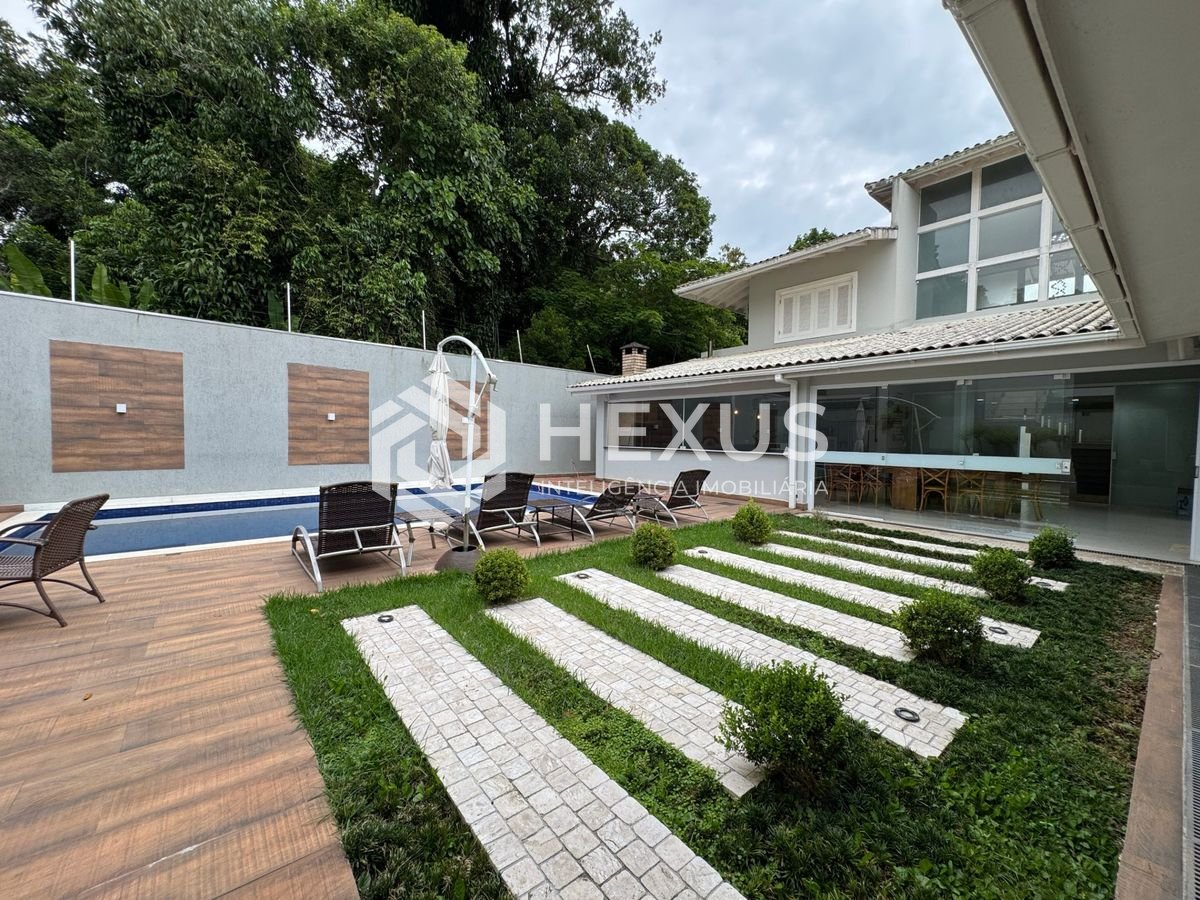 Foto 3 de Casa reformada com piscina e área gourmet no Jardim Pernambuco I, Guarujá