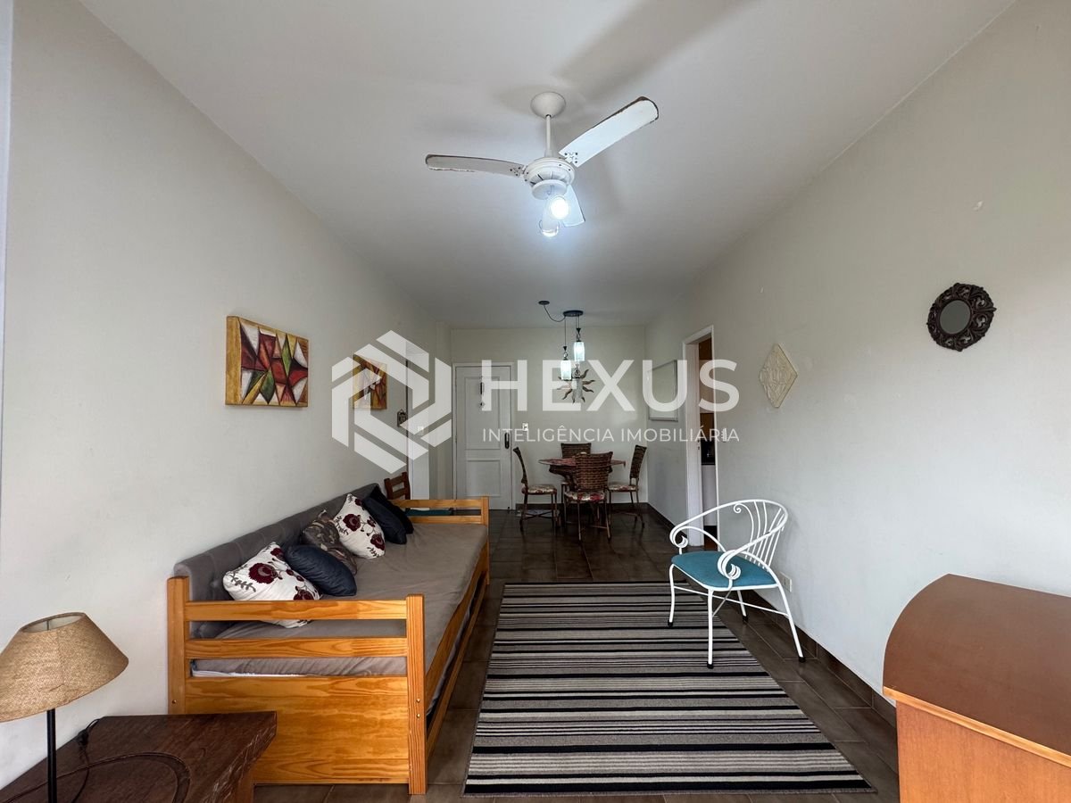 Foto 2 de Apartamento reformado com varanda a 200m da praia na Enseada, Guarujá