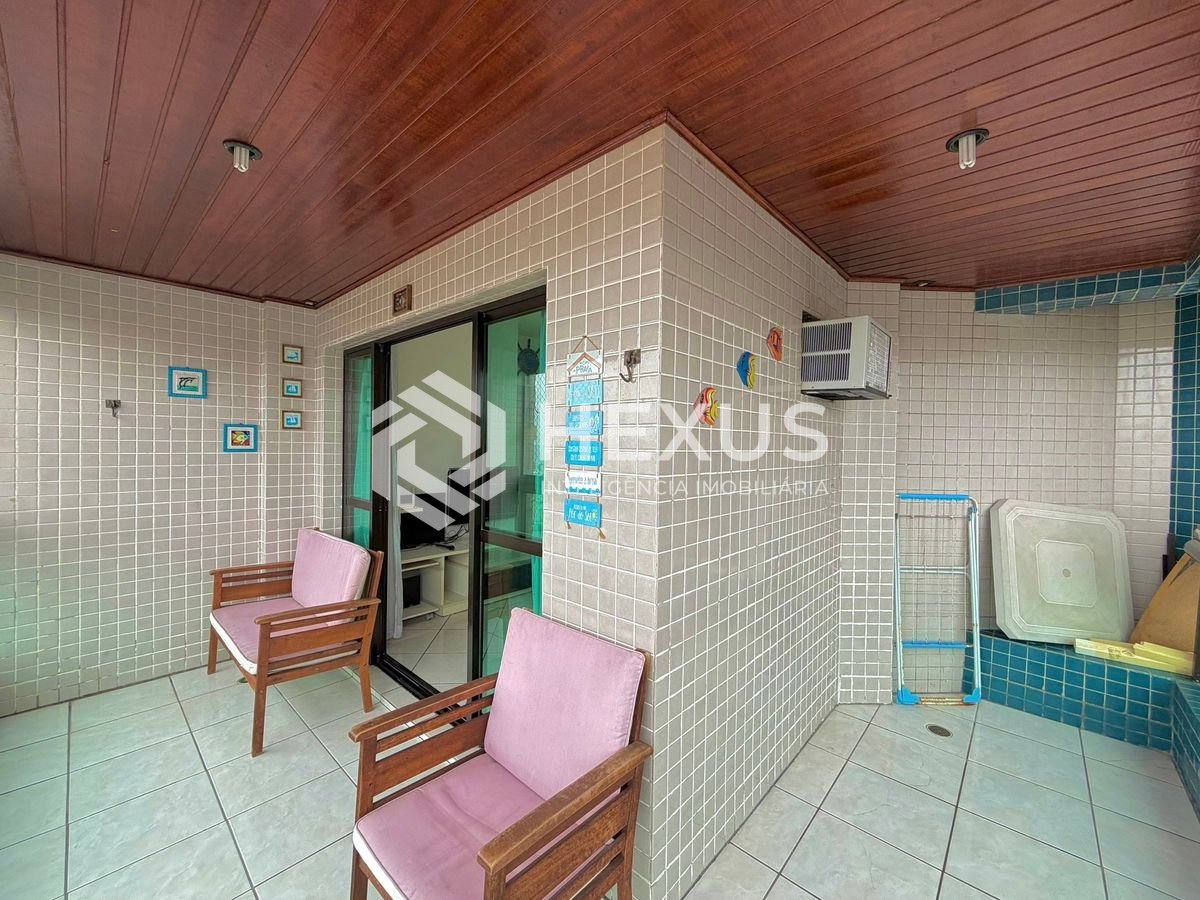 Foto 3 de Apartamento com varanda vista mar e lazer a 400m da praia na Enseada, Guarujá