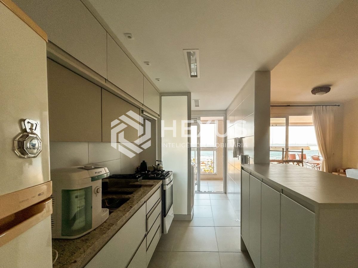 Foto 5 de Apartamento reformado com varanda gourmet vista mar em Jardim Virgínia, Guarujá
