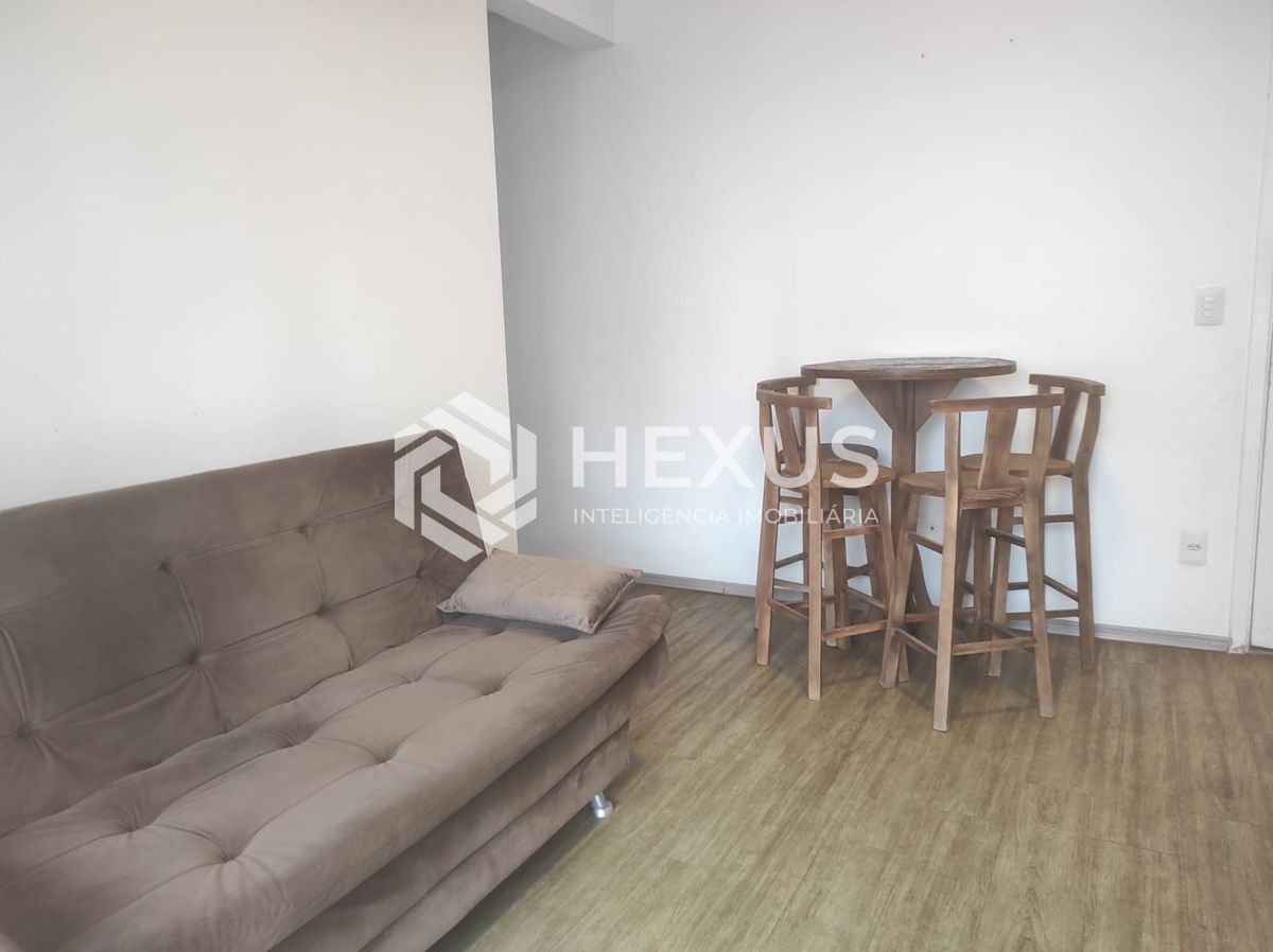 Foto 5 de Apartamento reformado com varanda e lazer a 600m da praia na região do Boqueirão, Guarujá