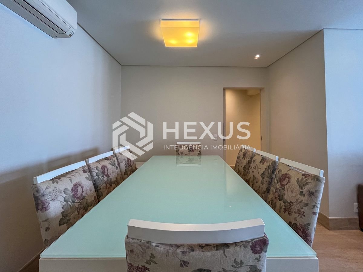Foto 5 de Apartamento reformado com varanda vista mar e lazer nas Pitangueiras, Guarujá