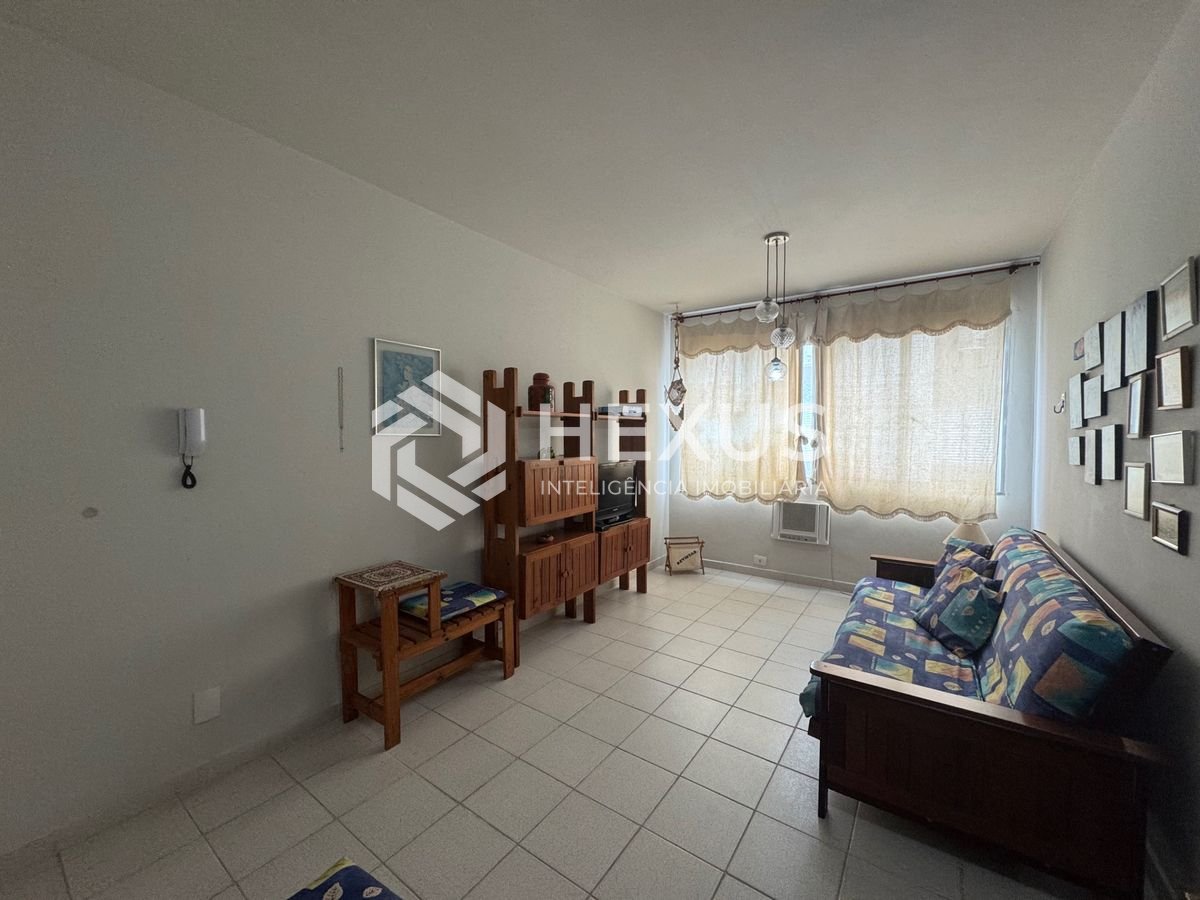 Foto 3 de Apartamento reformado com lazer a 200m da praia na Enseada, Guarujá