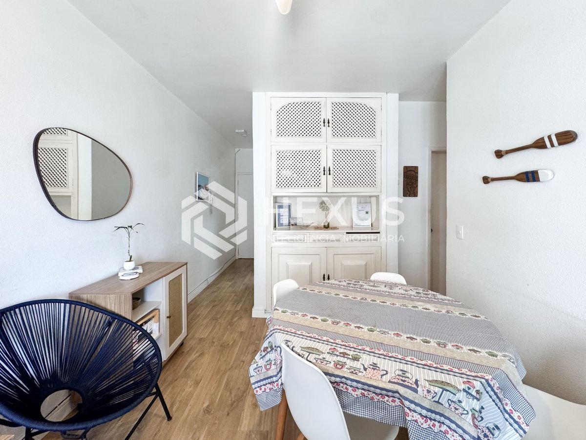 Foto 4 de Apartamento reformado com vista mar na beira mar da praia nas Pitangueiras, Guarujá