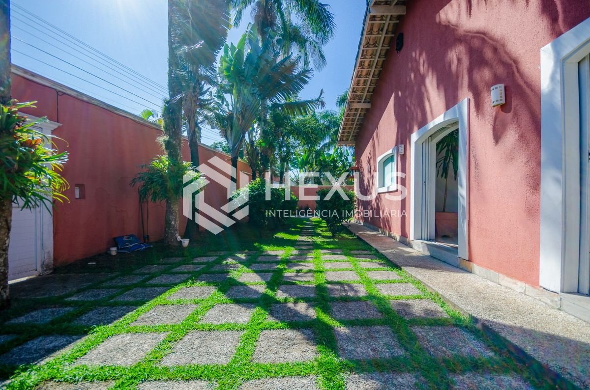 Foto 4 de Casa com piscina e área gourmet a 350m da praia no Pernambuco, Guarujá