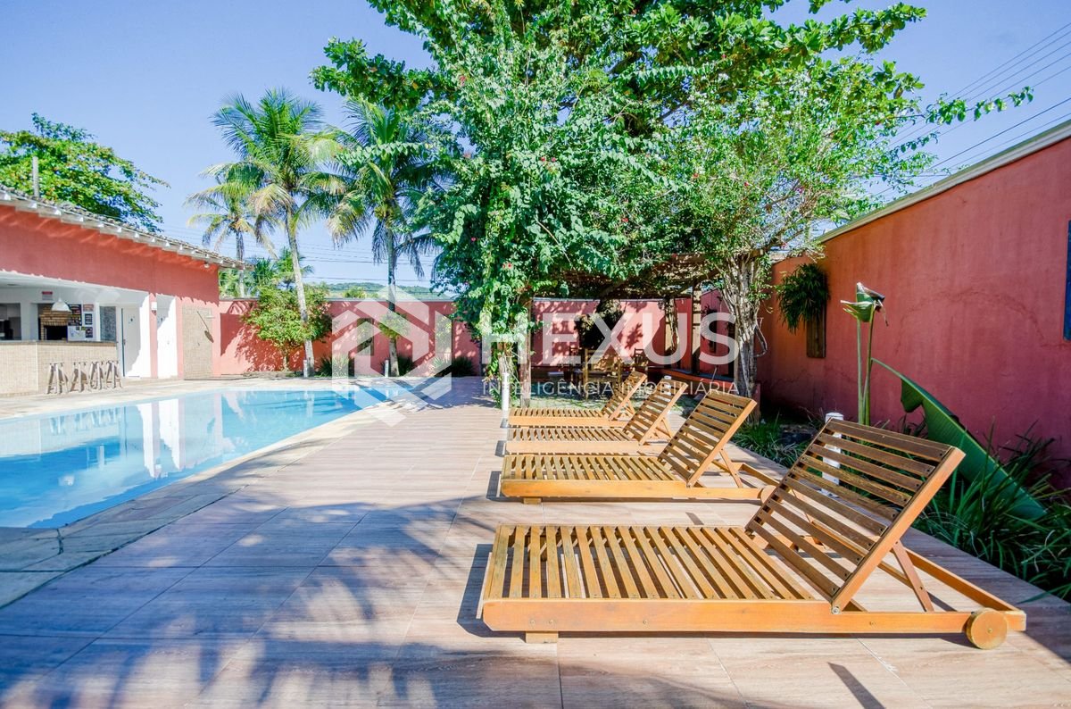 Foto 3 de Casa com piscina e área gourmet a 350m da praia no Pernambuco, Guarujá