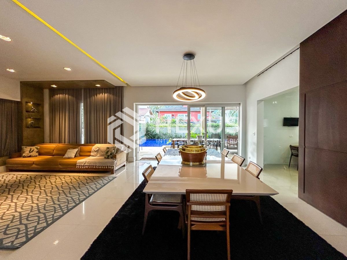 Foto 5 de Casa reformada com piscina e área gourmet no Granville na Enseada, Guarujá