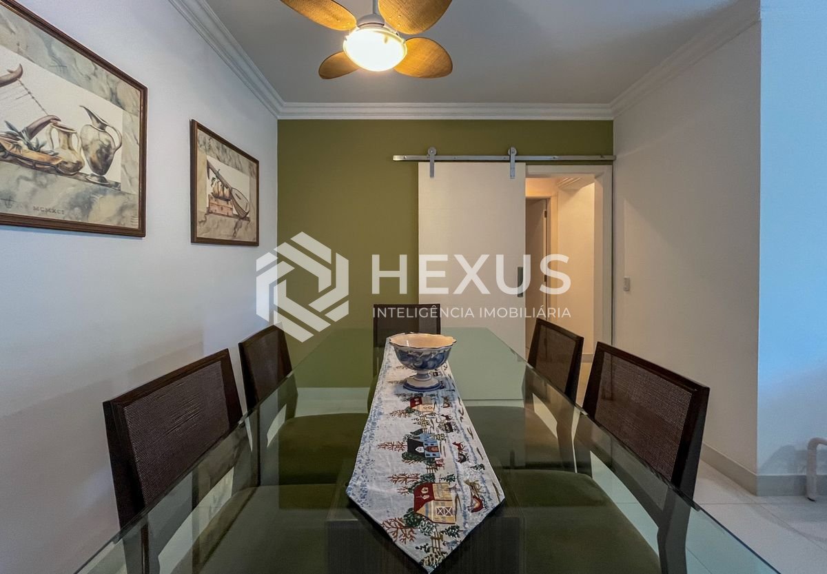 Foto 5 de Apartamento reformado com varanda vista mar e lazer nas Pitangueiras, Guarujá