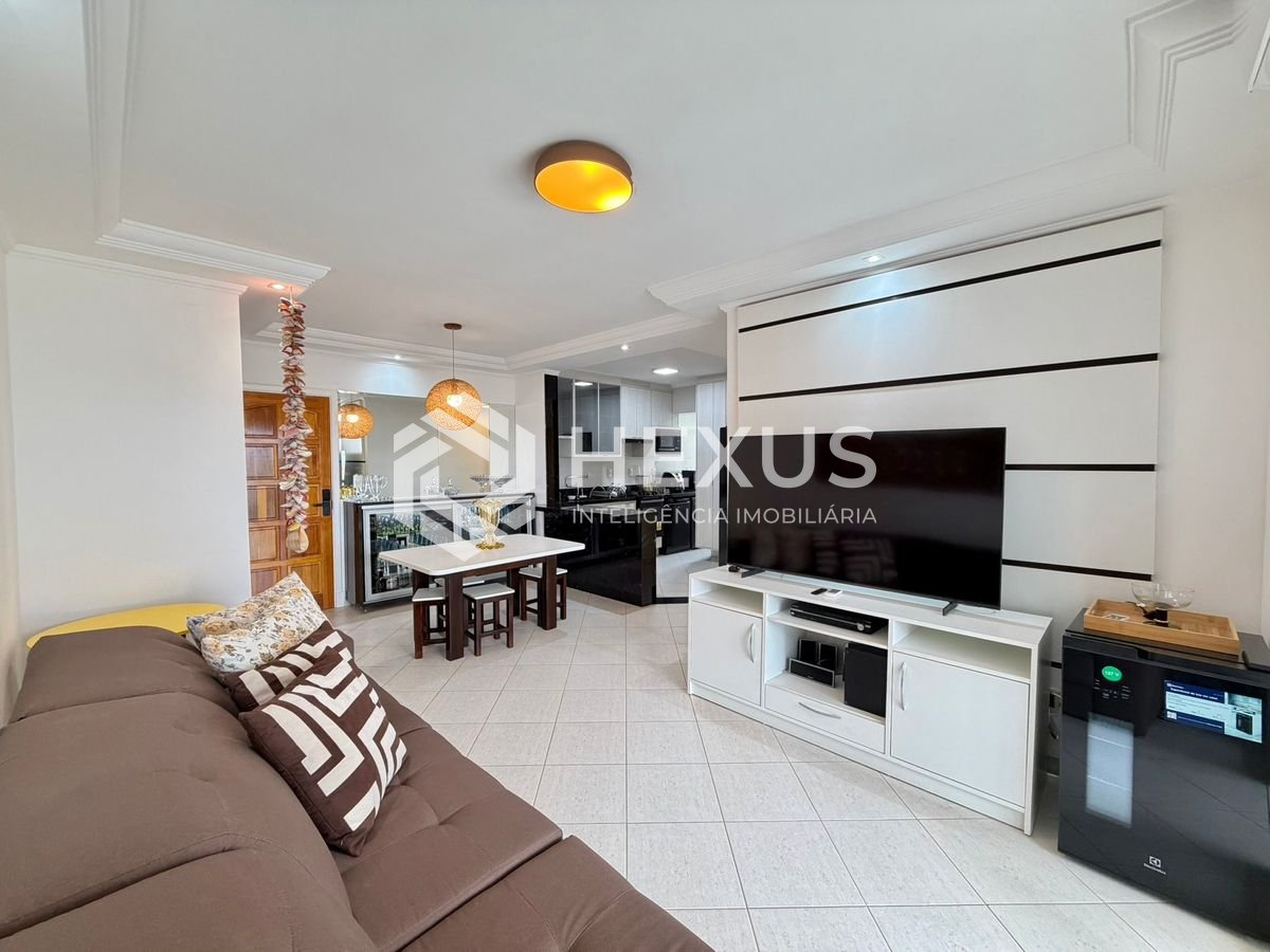 Foto 5 de Apartamento reformado com varanda gourmet a 350m da praia na Enseada, Guarujá