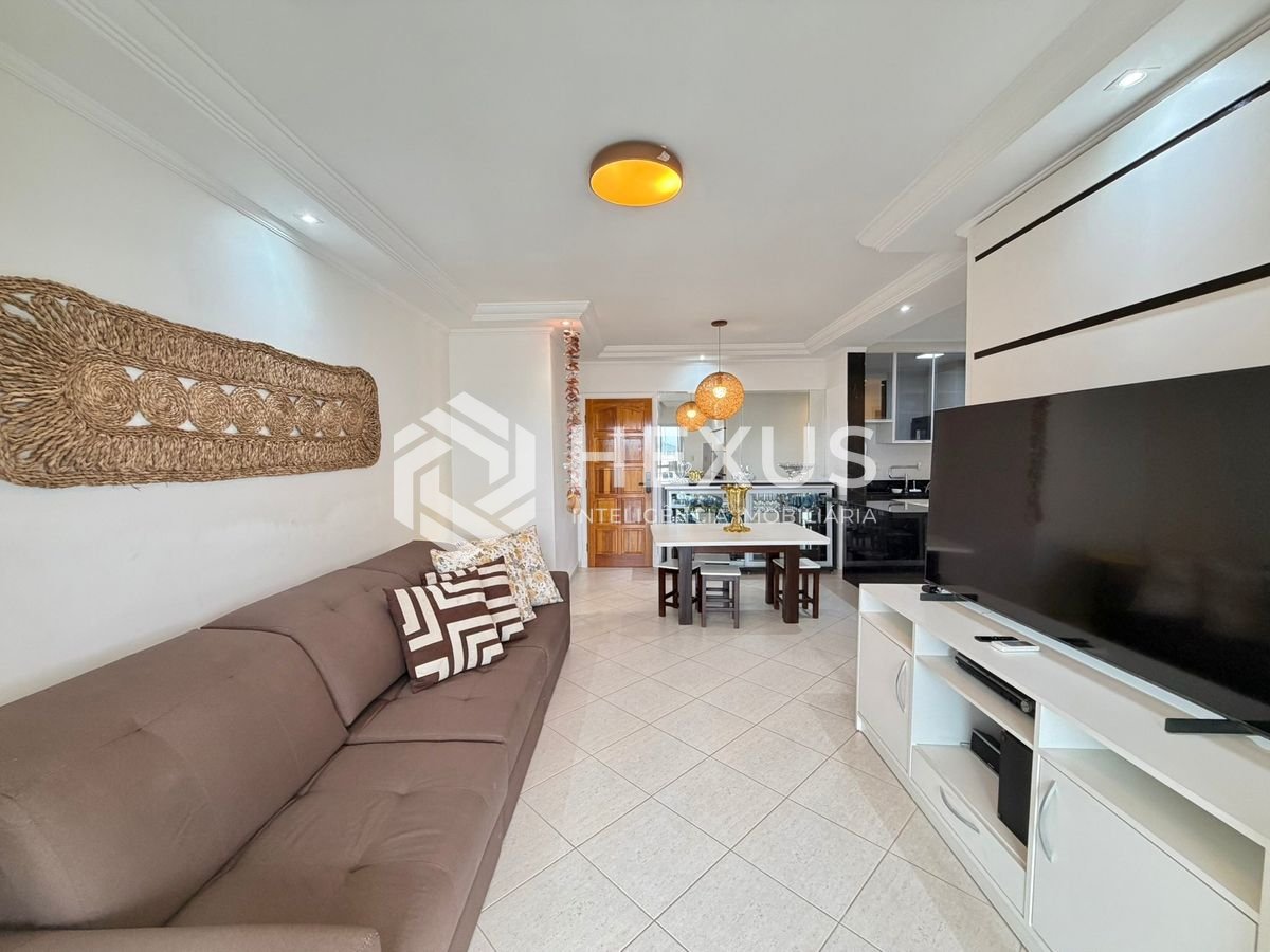 Foto 4 de Apartamento reformado com varanda gourmet a 350m da praia na Enseada, Guarujá