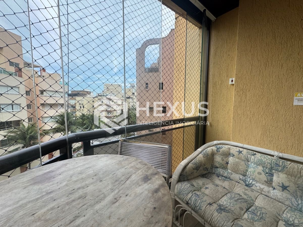 Foto 4 de Apartamento com varanda e lazer a 450m da praia na região da Brunella na Enseada, Guarujá