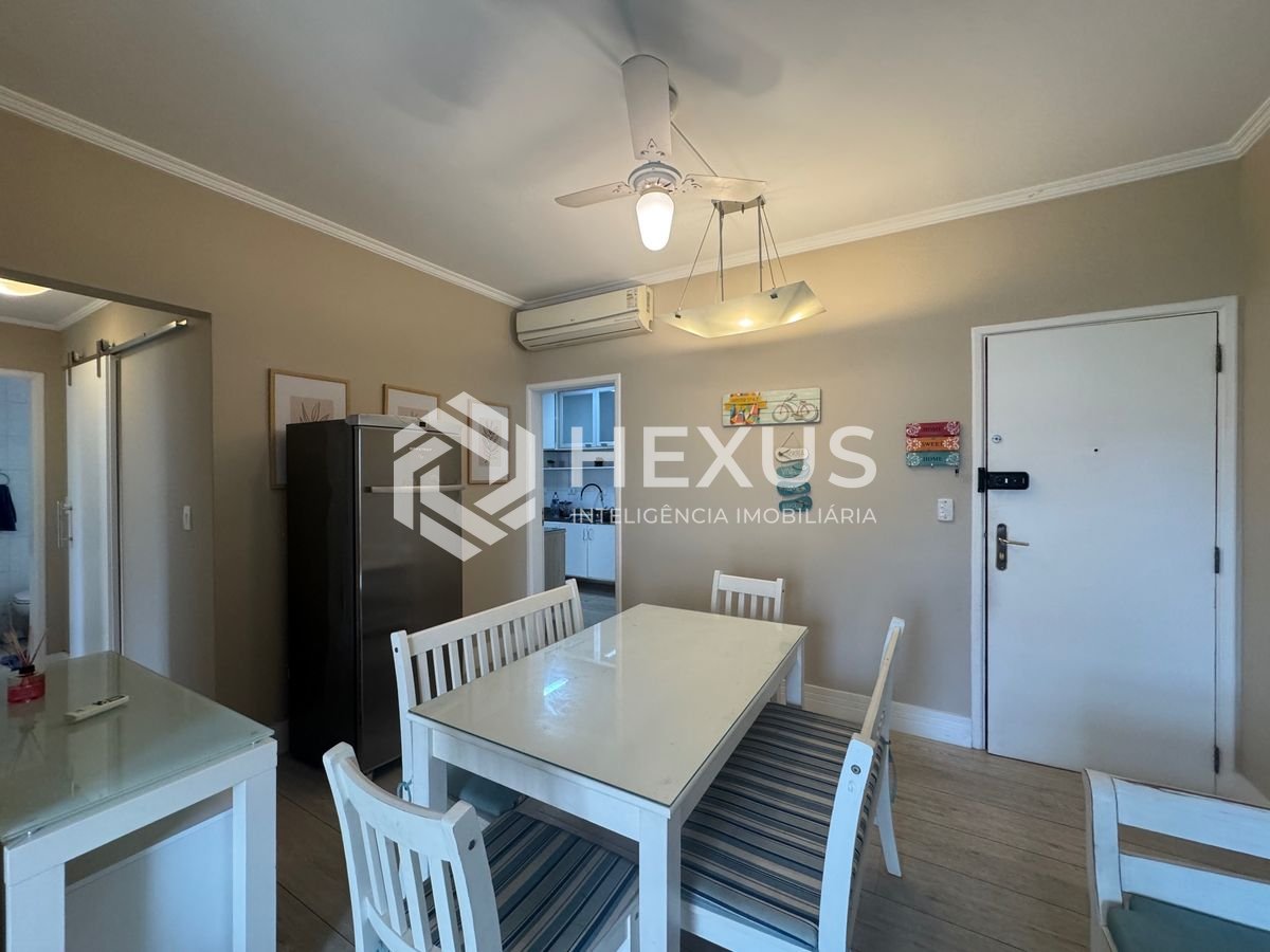 Foto 5 de Apartamento com varanda e lazer a 450m da praia na região da Brunella na Enseada, Guarujá