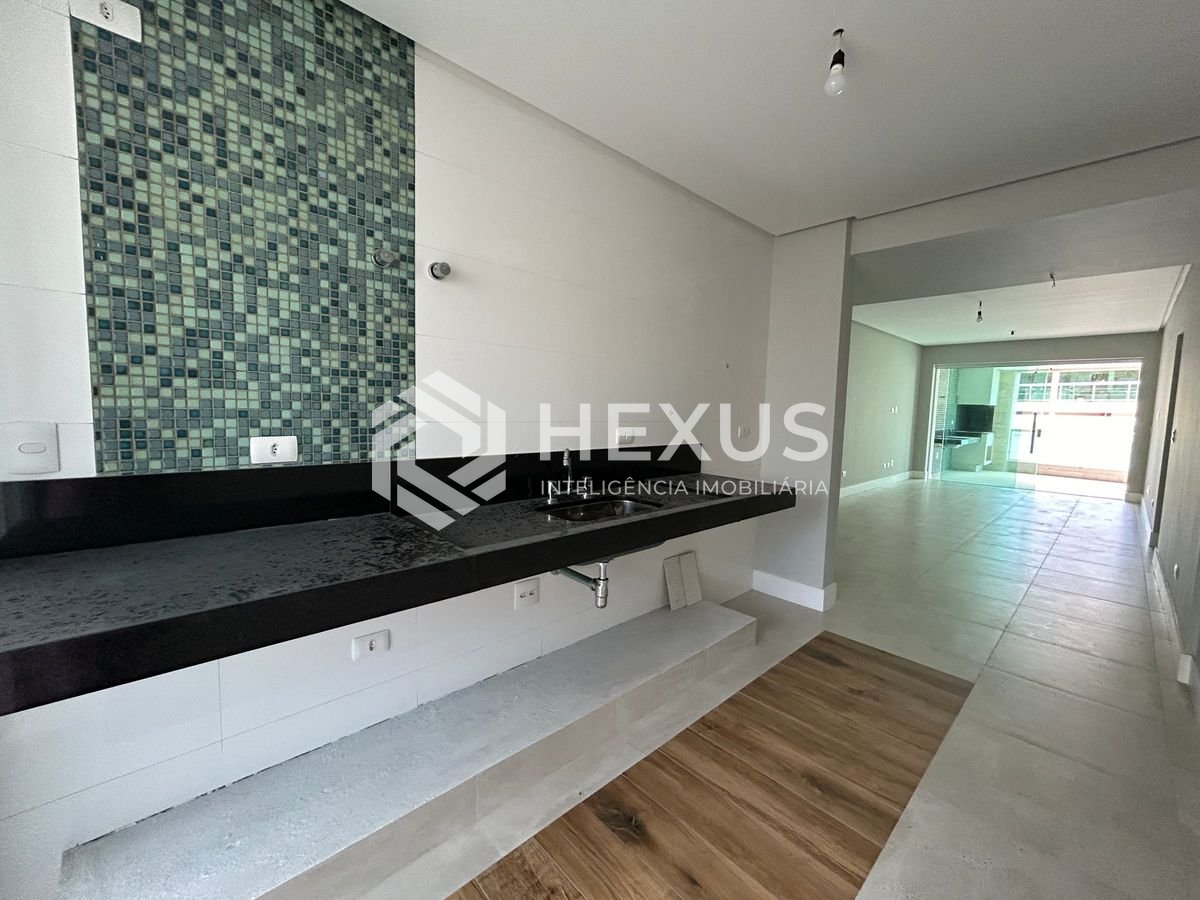 Foto 4 de Apartamento frente mar com varanda gourmet vista mar e lazer na região da Brunella na Enseada, Guarujá