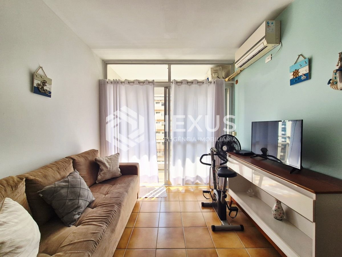 Foto 4 de Apartamento com varanda e lazer a 2 quadras da praia nas Pitangueiras, Guarujá