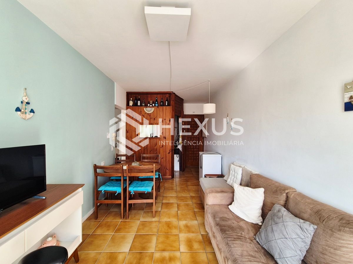 Foto 2 de Apartamento com varanda e lazer a 2 quadras da praia nas Pitangueiras, Guarujá