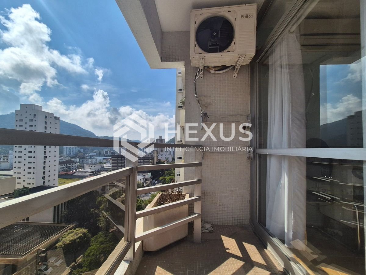 Foto 3 de Apartamento com varanda e lazer a 2 quadras da praia nas Pitangueiras, Guarujá