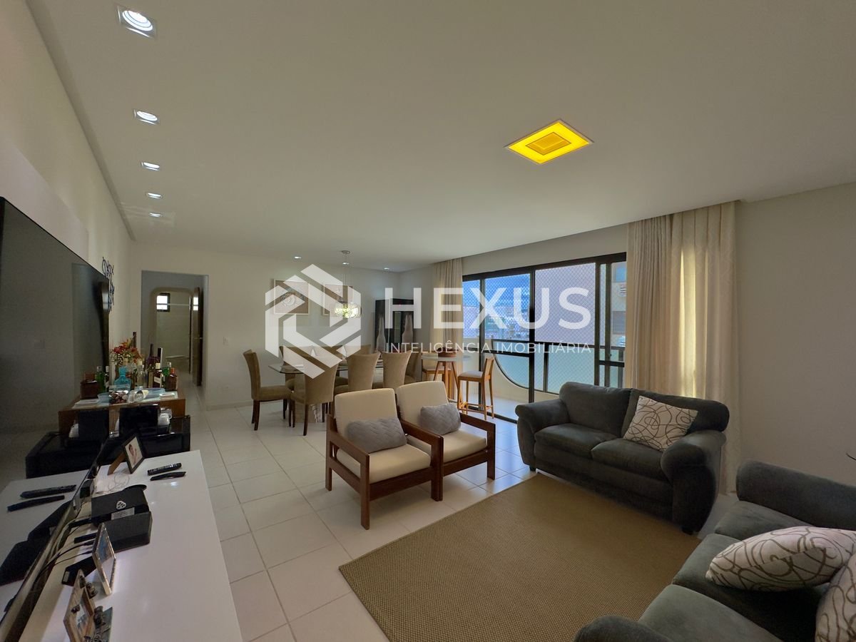 Foto 2 de Apartamento reformado com varanda a 200m da praia na região da Barra Funda nas Pitangueiras, Guarujá