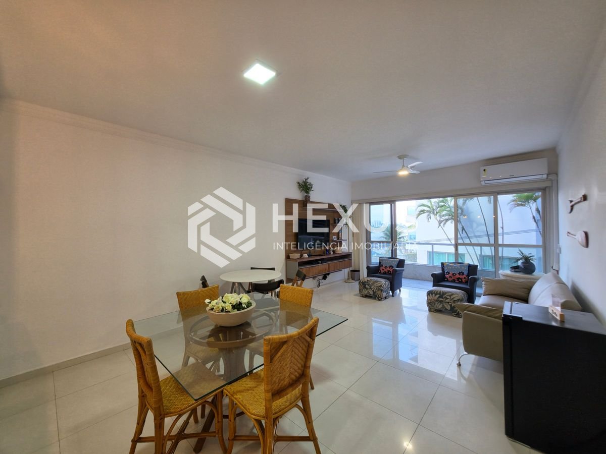 Foto 3 de Apartamento reformado com varanda vista mar a 1 quadra da praia na região do Maluf nas Pitangueiras, Guarujá