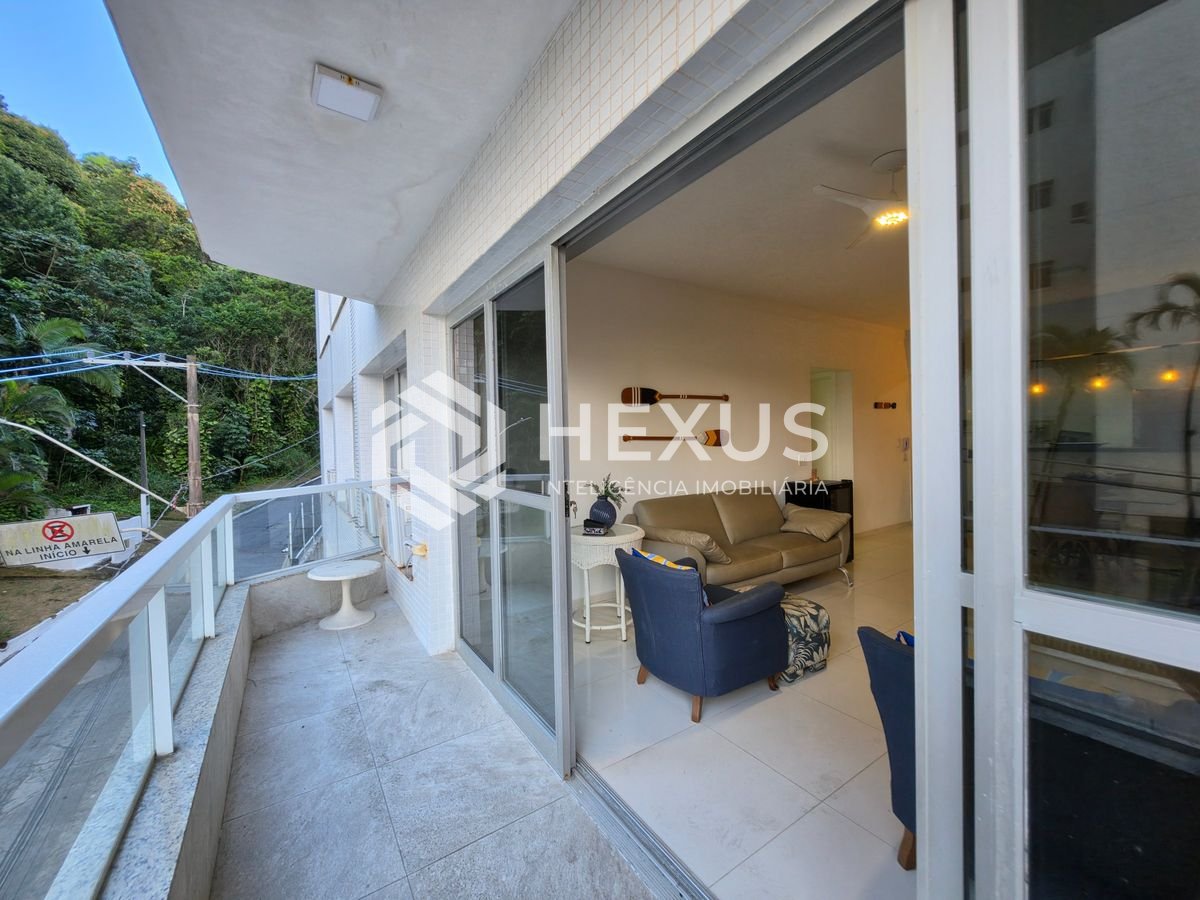 Foto 4 de Apartamento reformado com varanda vista mar a 1 quadra da praia na região do Maluf nas Pitangueiras, Guarujá