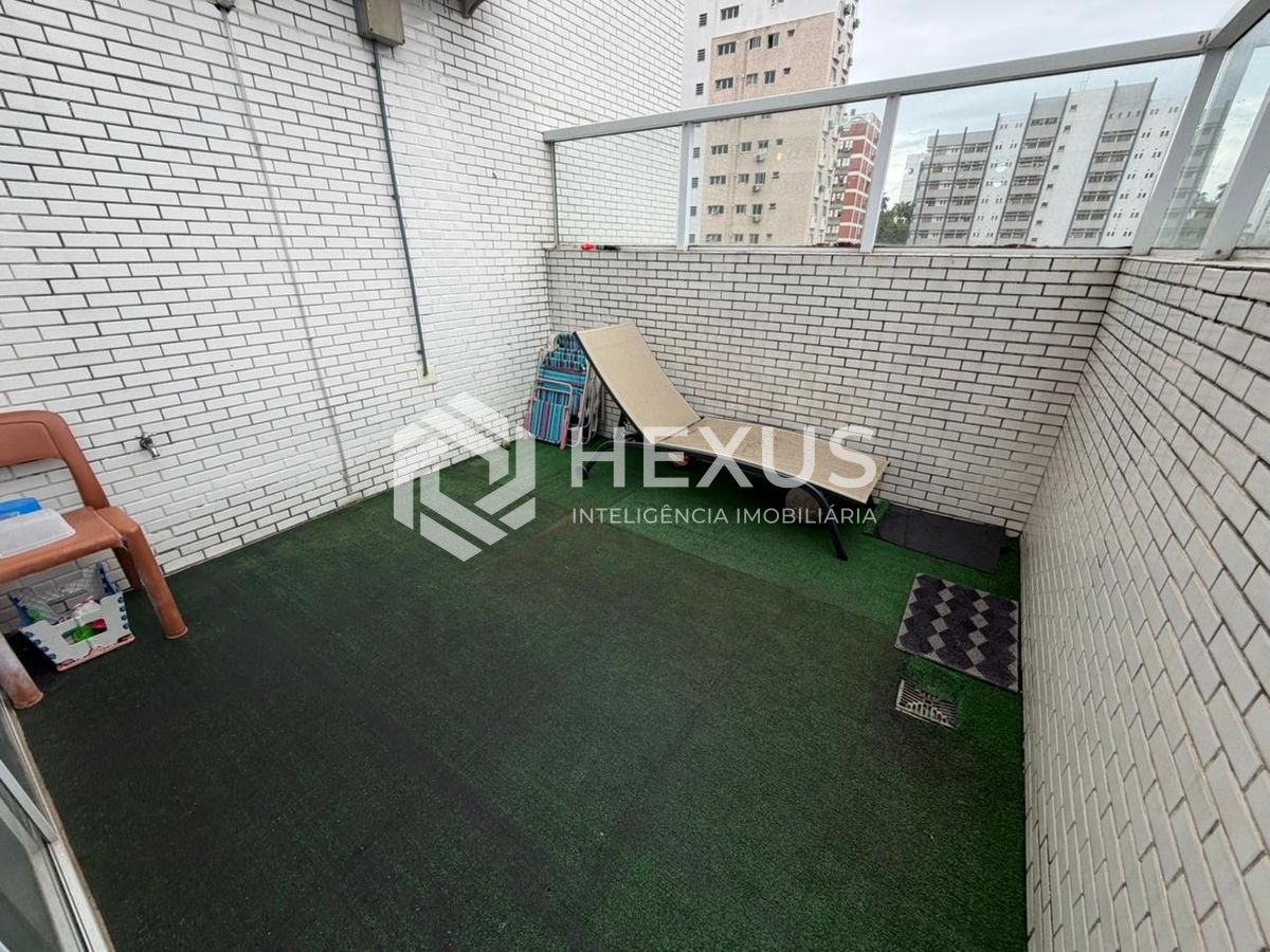Foto 4 de Apartamento reformado com varanda e lazer a 500m da praia na região do Boqueirão, Santos